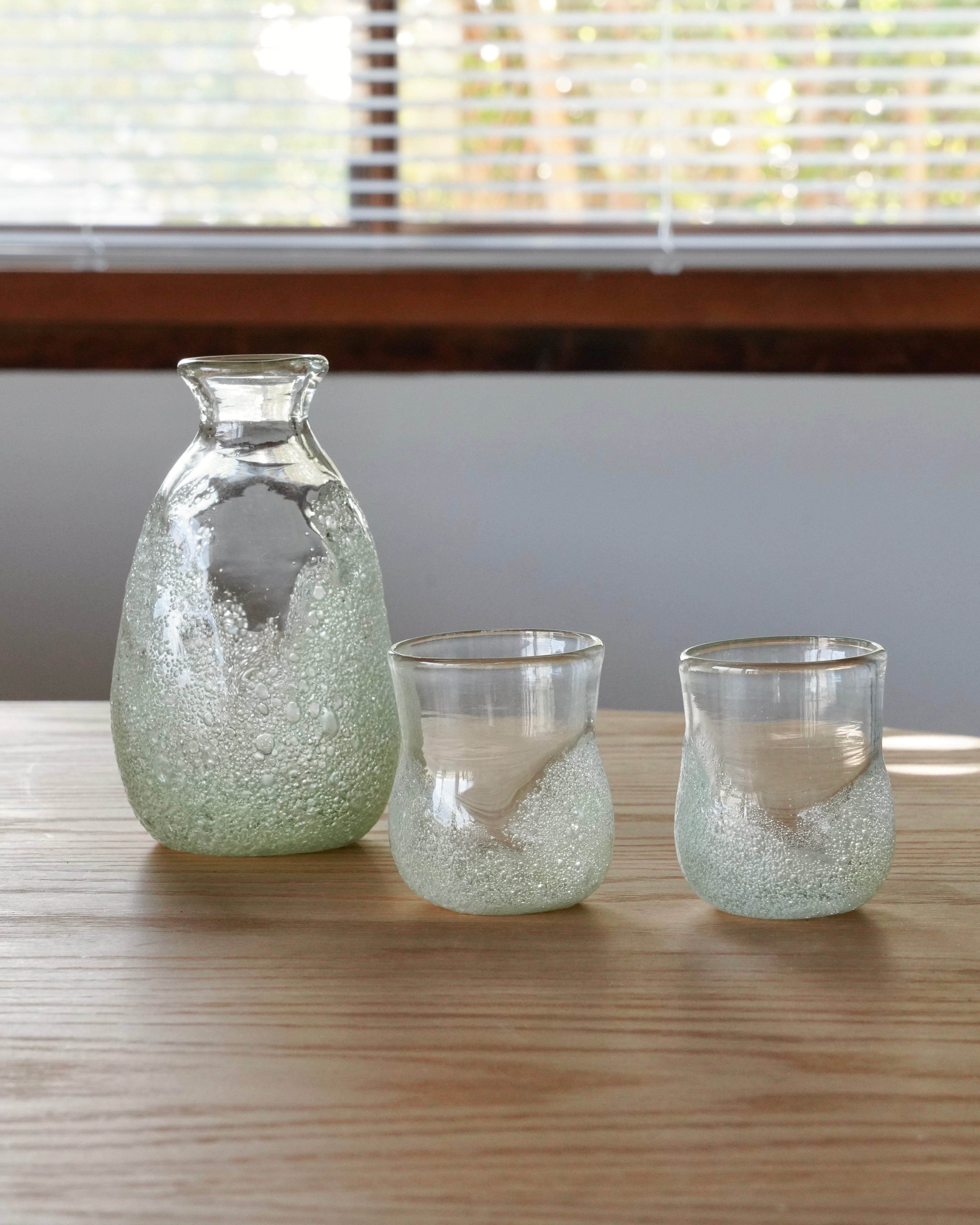 吹きガラス工房 琥珀 “éhn Edition”  /  白泡ふたばとっくり&おちょこセット