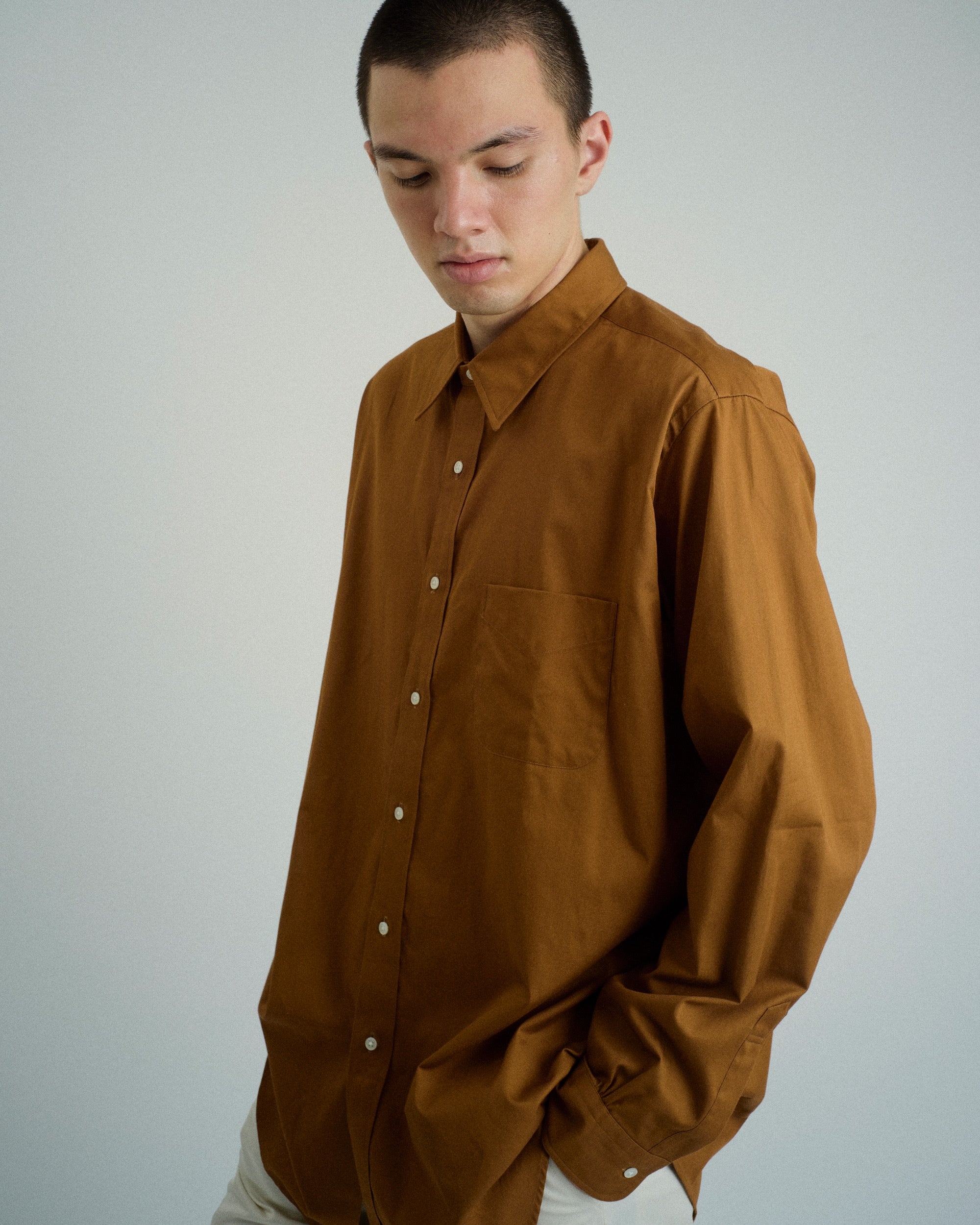 FOUNDOUR(ファウンダ) / REGULAR COLLAR SHIRT  MOCHA