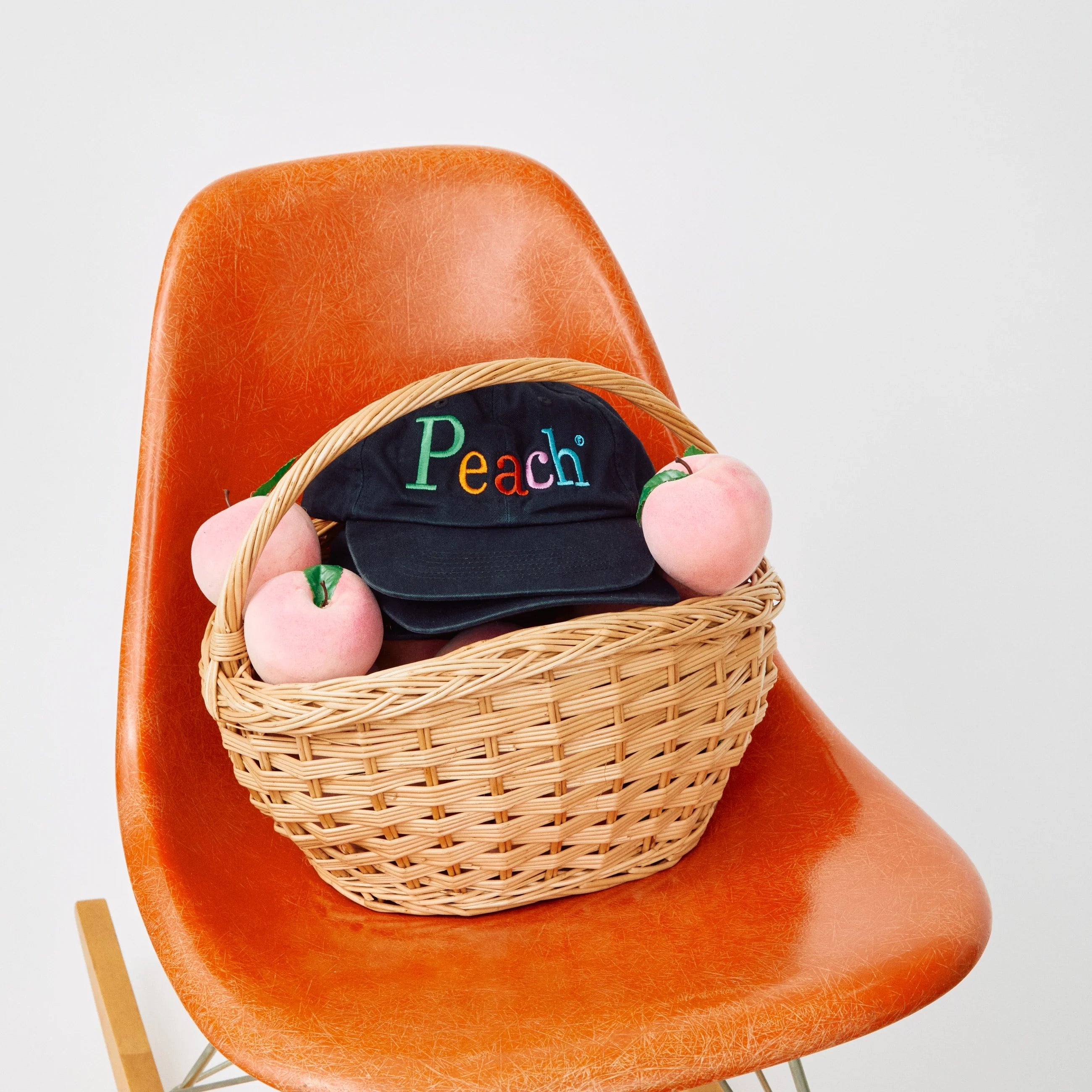 byeA. /NOT APPLE CAP Peach BLACK