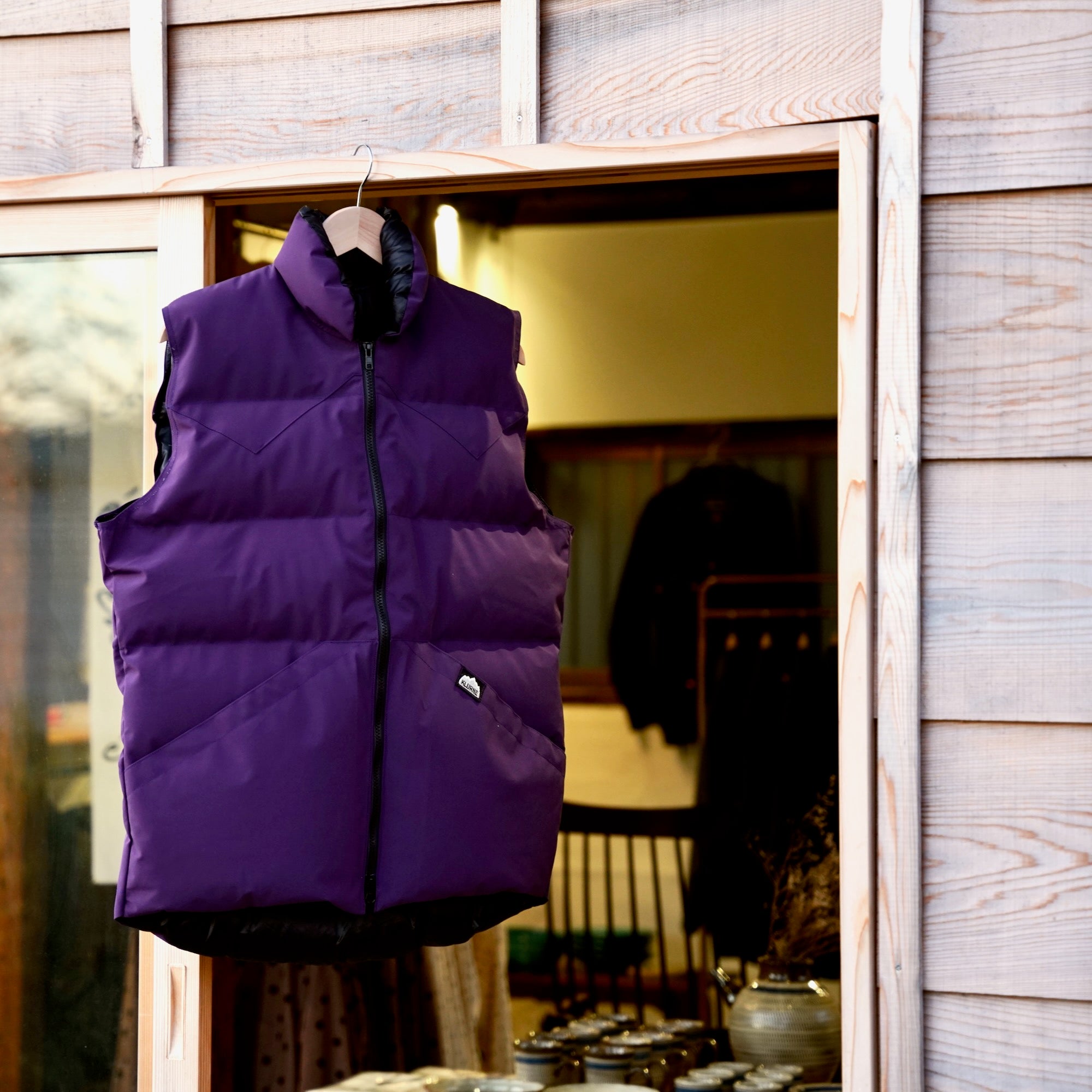 KLUANE MOUNTAINEERING / DOWN VEST (Western Yoke) – Violet