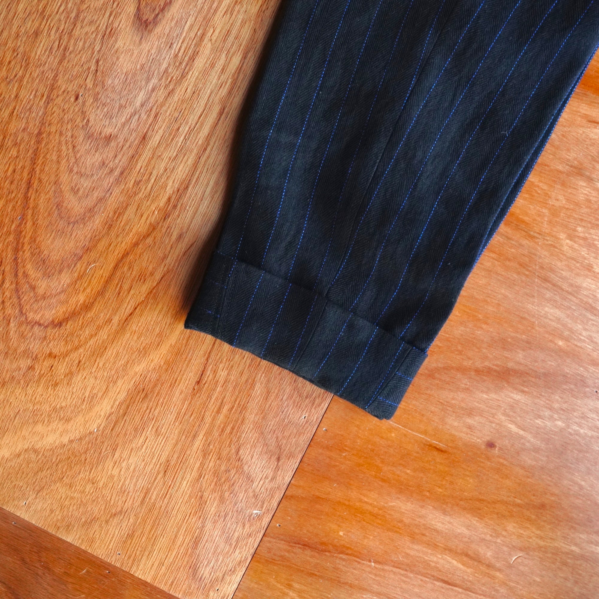 EESETT&Co / PLAIN TROUSERS "LAUREL" - BLACK/BLUE STRIPES