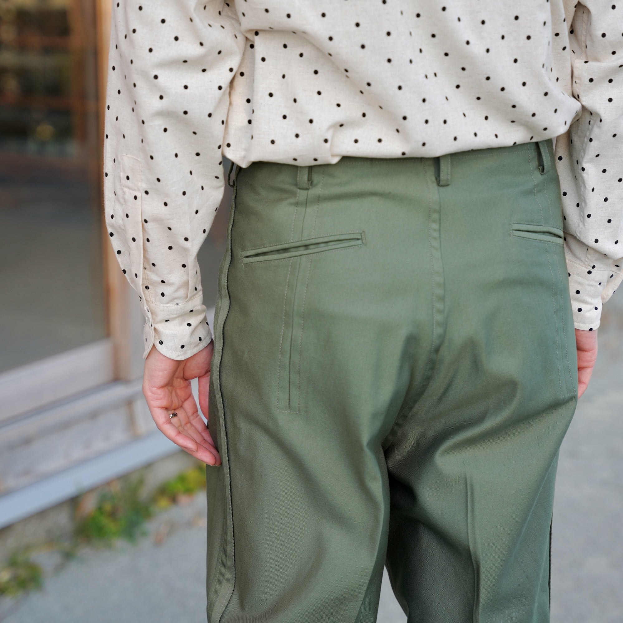 EESETT&Co / OUT SEAM TROUSERS "JOHNSTON" - OLI VE