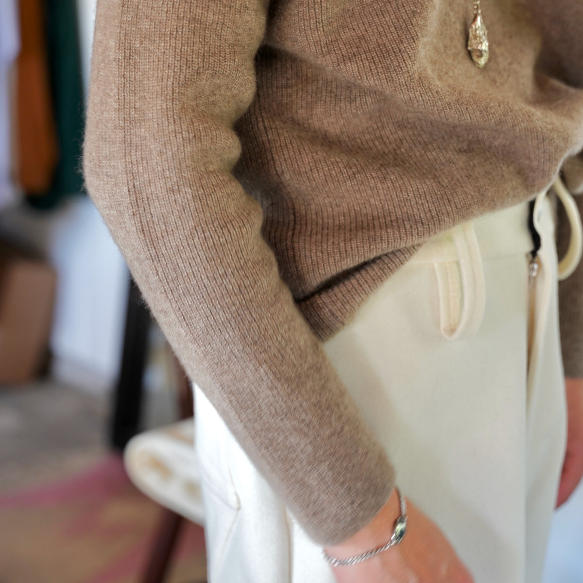 Nomàt / Cashmere V-Sweater