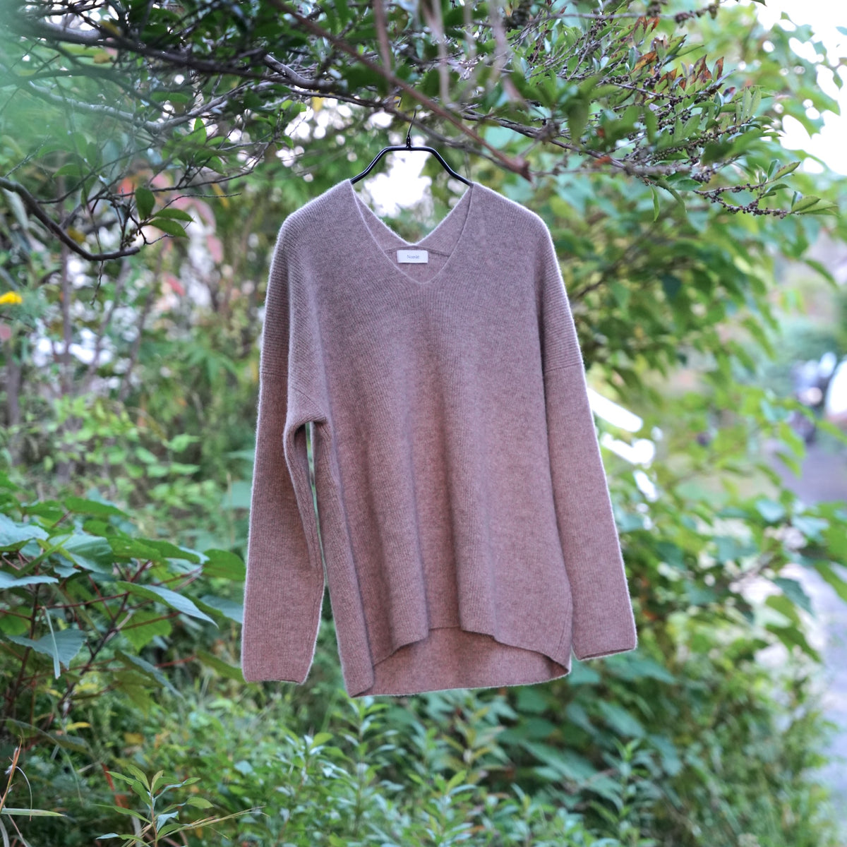 Nomàt / Cashmere V-Sweater