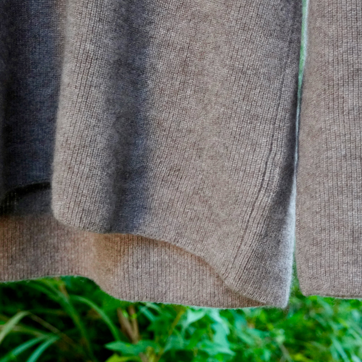 Nomàt / Cashmere V-Sweater