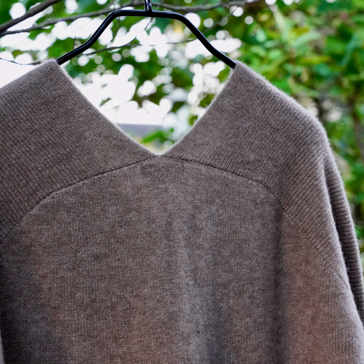 Nomàt / Cashmere V-Sweater