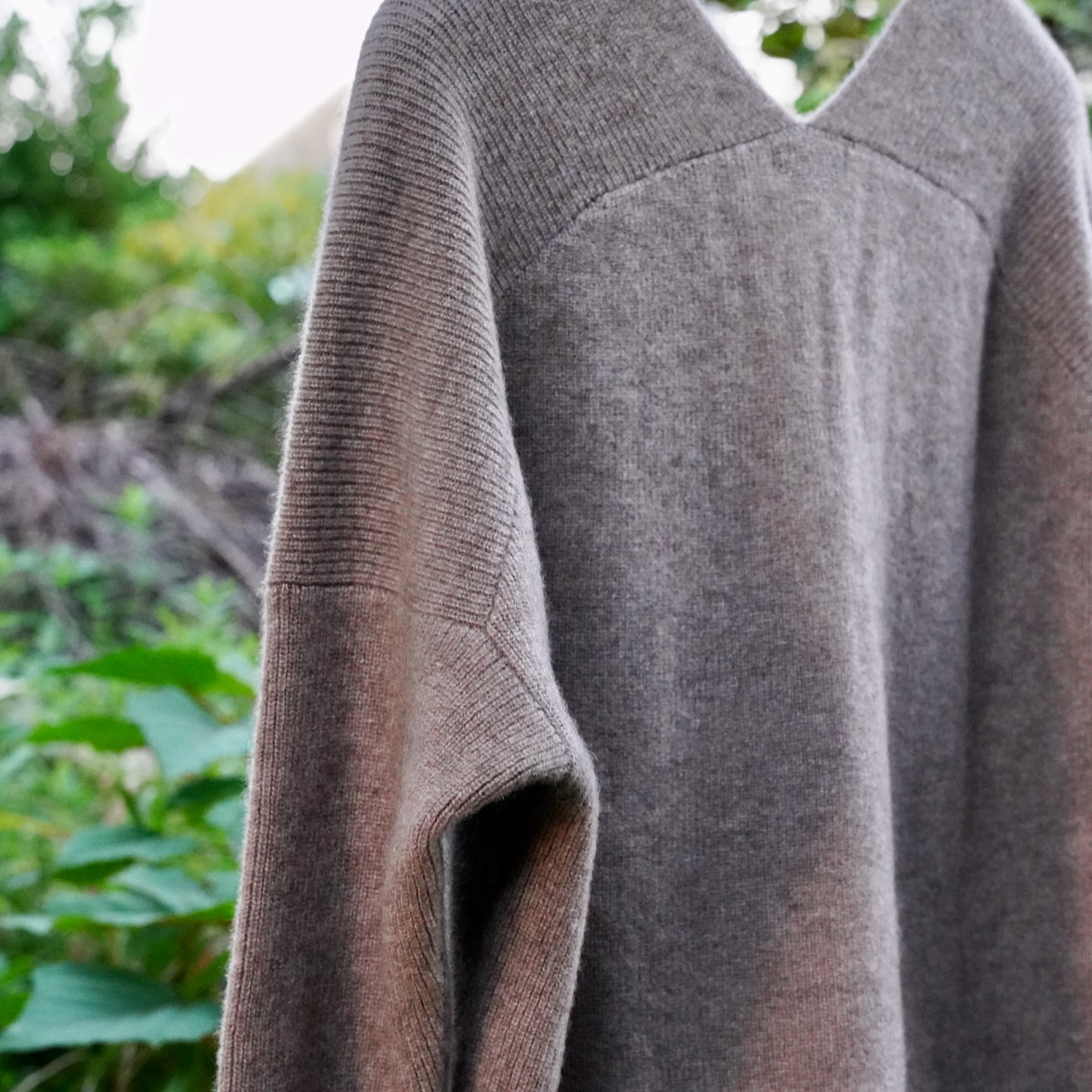 Nomàt / Cashmere V-Sweater