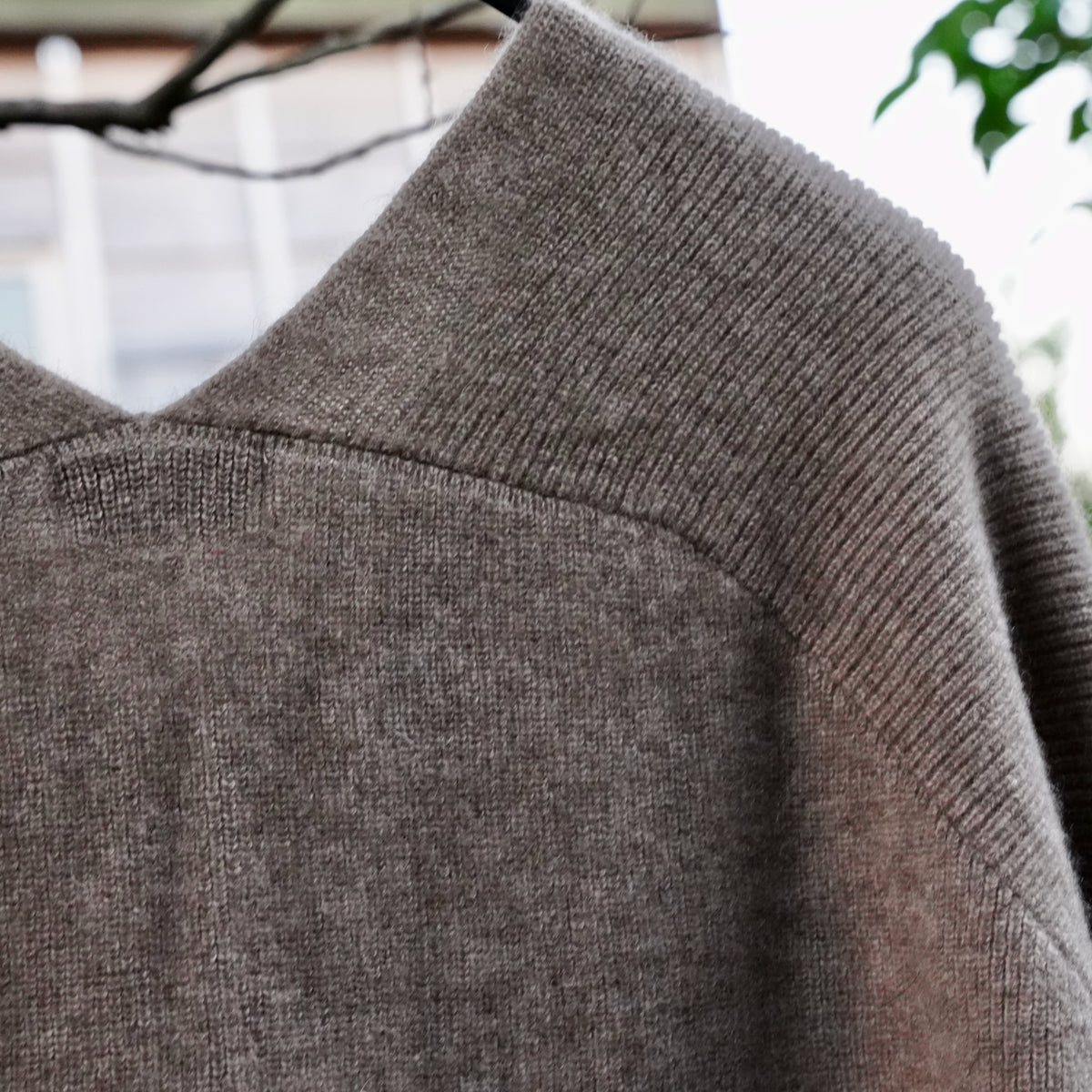 Nomàt / Cashmere V-Sweater