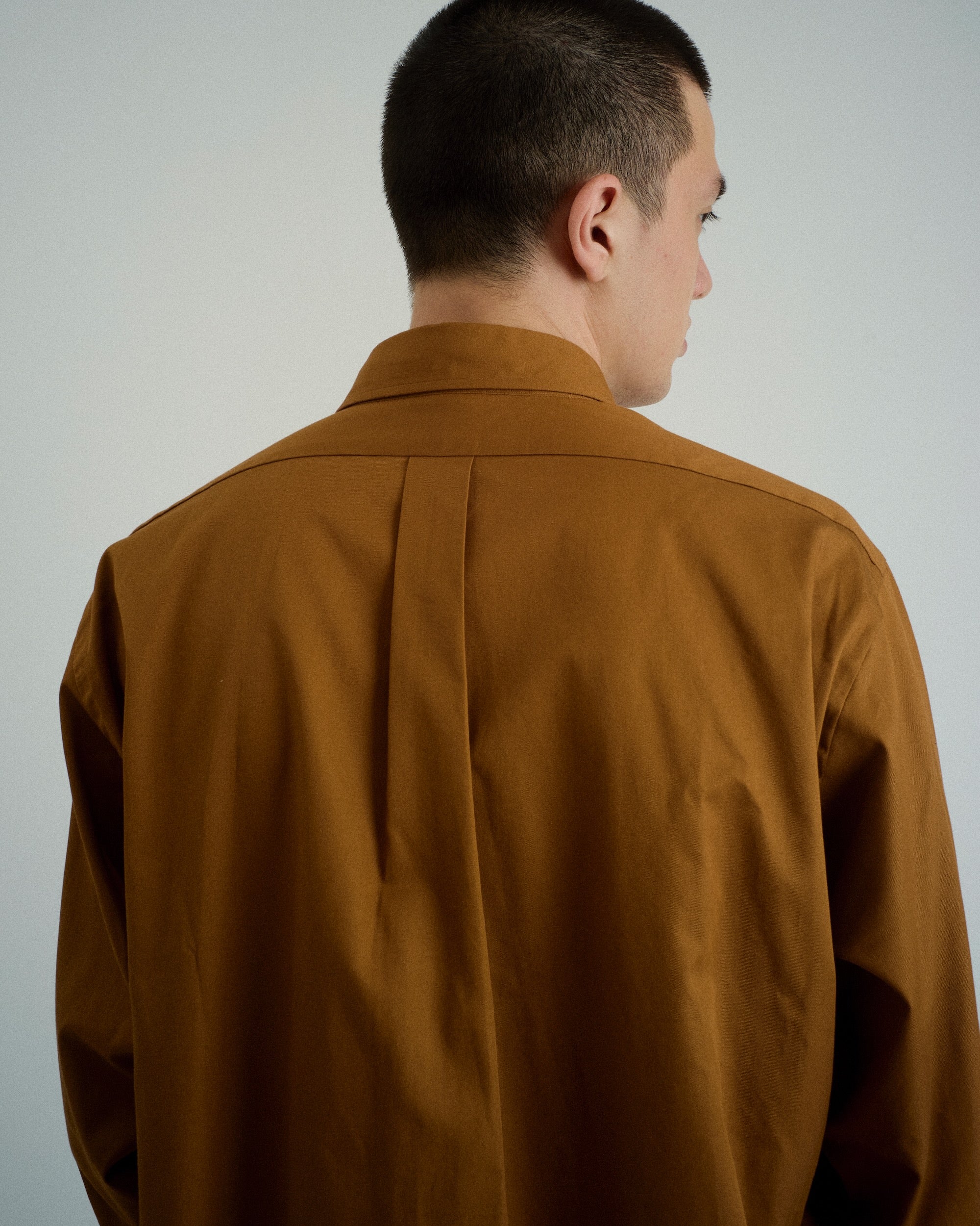 FOUNDOUR（ファウンダ) / REGULAR COLLAR SHIRT MOCHA – éhn