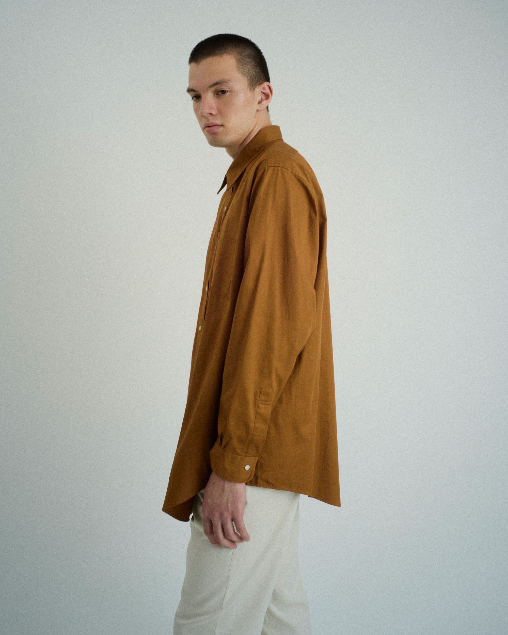 FOUNDOUR（ファウンダ) / REGULAR COLLAR SHIRT  MOCHA